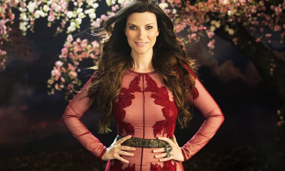 Laura Pausini annuncia l'uscita di un album di cover natalizie [COPERTINA]