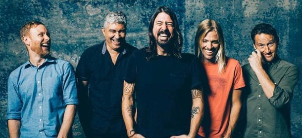 Foo Fighters, la folle idea dei fan: 1000 musicisti per suonare "Learn to Fly"