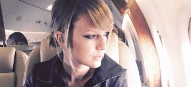 Taylor Swift, hacker minacciano di pubblicare le foto osé: lei fa una mossa di marketing