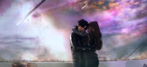 Ariana Grande, One last time: il nuovo video è "la fine del mondo"