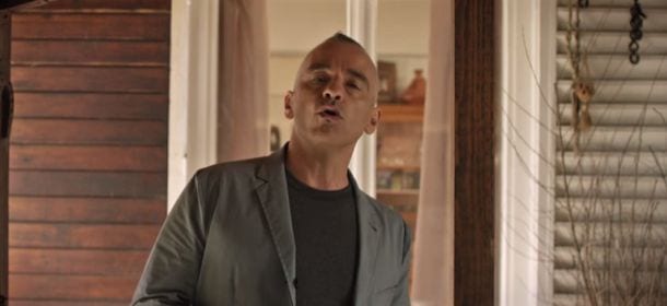 Eros Ramazzotti canta l'amore che porta "Alla fine del mondo" [VIDEO]