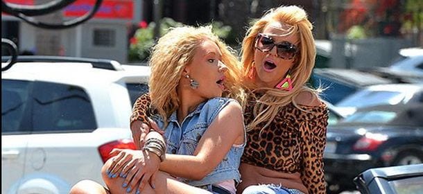 Britney Spears e Iggy Azalea: le "Pretty Girls" sul set a Los Angeles [FOTO/VIDEO]