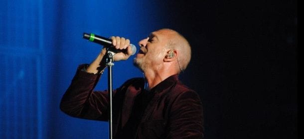 Biagio Antonacci a Eboli: omaggio a Pino Daniele e Laura Pausini [VIDEO]