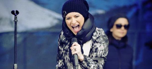 Laura Pausini per la prima volta in concerto sulla neve [VIDEO]