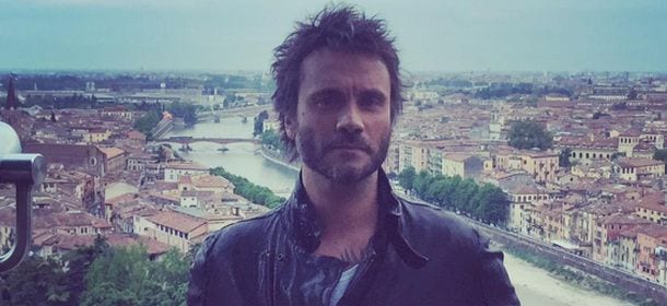 Nek, imprevisti e rapinatori sul set del nuovo video a Verona [FOTO]