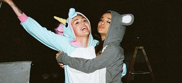 Miley Cyrus e Ariana Grande: duetto benefico sulle note di "Don't Dream It's Over" [VIDEO]