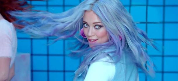 Hilary Duff: in Rete il video di "Sparks", colonna sonora dell'estate 2015