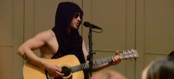 Jared Leto, concerto acustico e intimo a Roma per il leader dei 30 Seconds to Mars [VIDEO]