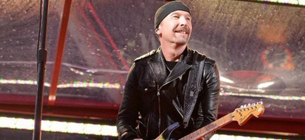 U2, paura per The Edge: brutta caduta dal palco a Vancouver [VIDEO]