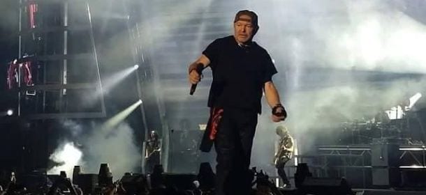 Vasco Rossi: a Bari "la carica dei 60.000" per l'inizio del Live Kom 015 [VIDEO/FOTO]