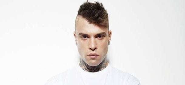 Fedez, lite a Milano per una foto negata: ragazza ferita, lui accusa gli agenti