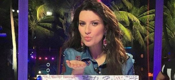 Laura Pausini regala un'anteprima di "Simili" e ringrazia i fan [VIDEO]