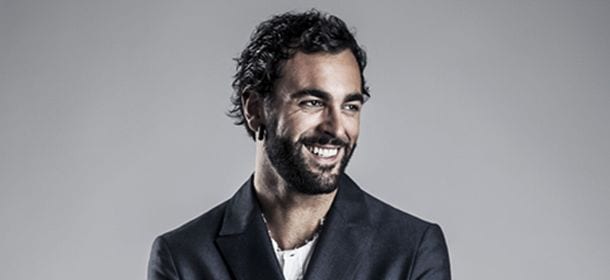 Marco Mengoni premiato al Senato: "Punto di riferimento positivo per i giovani fan"