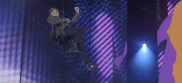 Torino, Tiziano Ferro sale sul palco e comincia a volare: lo show è una sorpresa [VIDEO/FOTO]