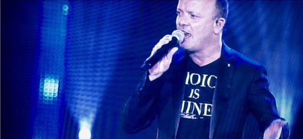 Gigi D'Alessio live a Caserta per beneficenza: "Grazie al mio pubblico straordinario" [VIDEO]