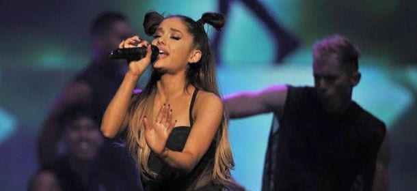 Ariana Grande promette: grandi novità a ottobre. Cresce l'attesa per il nuovo singolo