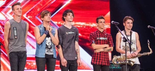 X-Factor 9, Traccia 24: Fedez li elimina, ma arriva il loro singolo "Mentre fuori piove"