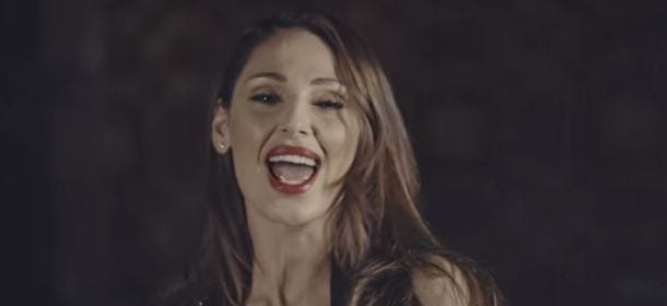 Anna Tatangelo, in "Gocce di Cristallo" il racconto di un sogno d'amore ormai infranto [VIDEO]