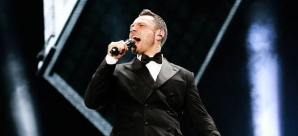 Tiziano Ferro conferma il tour dopo gli attacchi a Parigi: "La musica aiuta nei momenti peggiori"