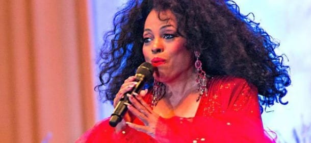 Paura per Diana Ross: la cantante coinvolta in un incidente d'auto