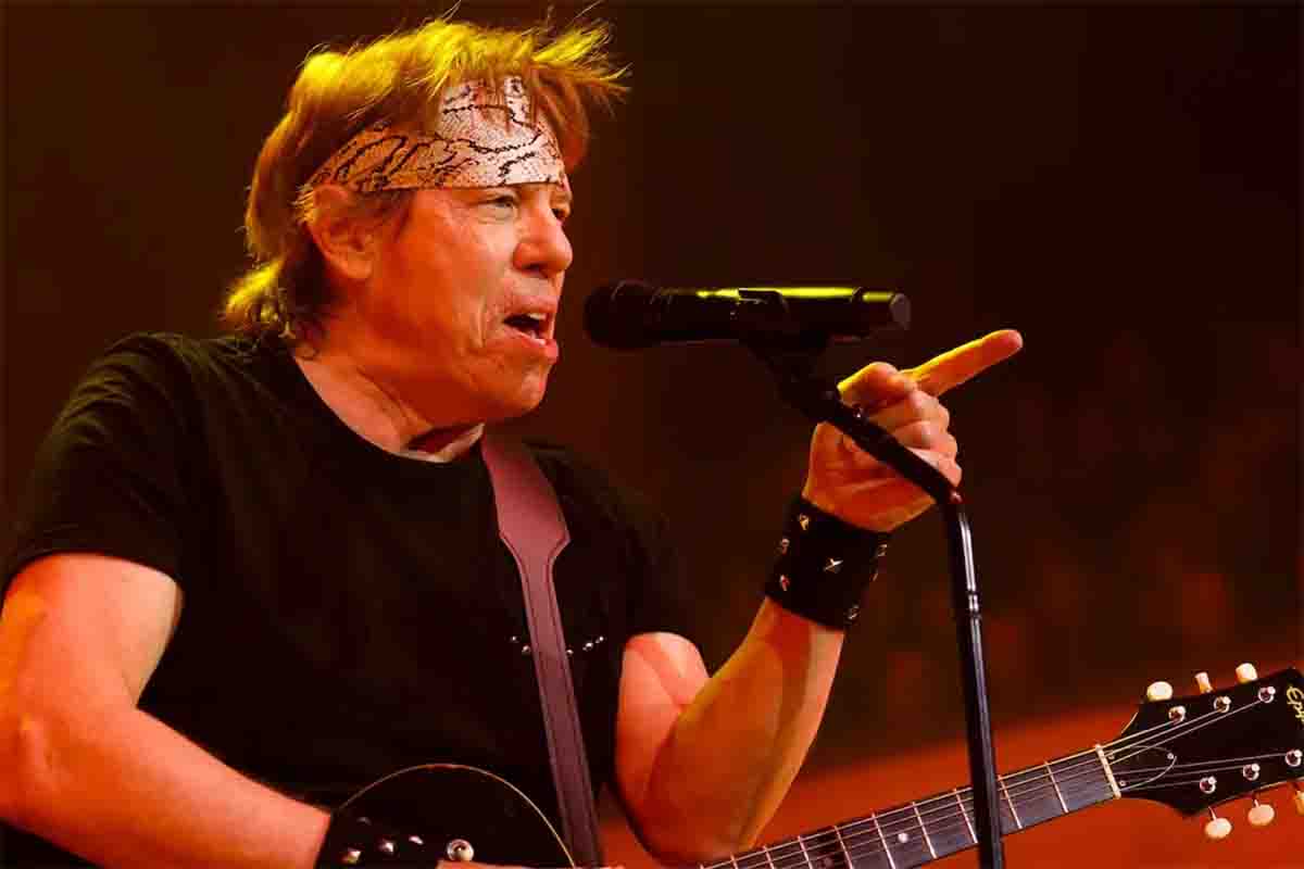 George Thorogood sul palco, una vita rock and roll