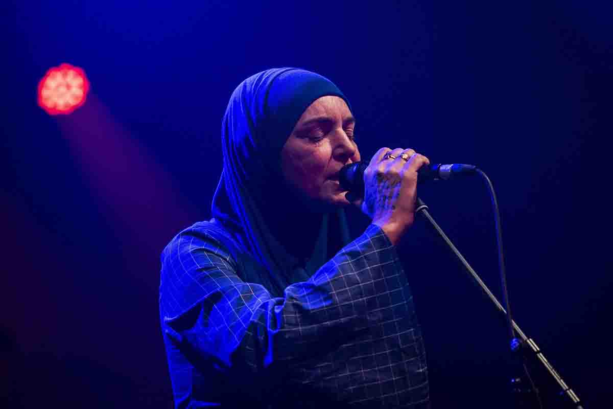 Sinead O'Connor, durante il suo periodo di conversione all'Islam