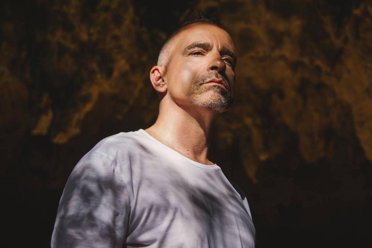 eros ramazzotti si è messo a cantare al semaforo insieme a un suo fan