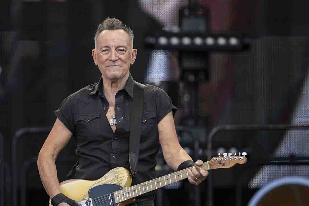 Bruce Springsteen, 74 anni, il tour riprenderà nel 2024