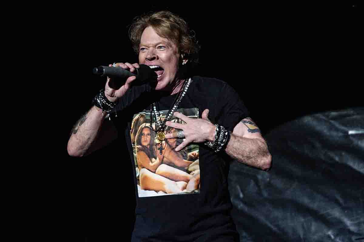 Qualche problema di voce per Axl Rose, frontman dei Guns and Roses