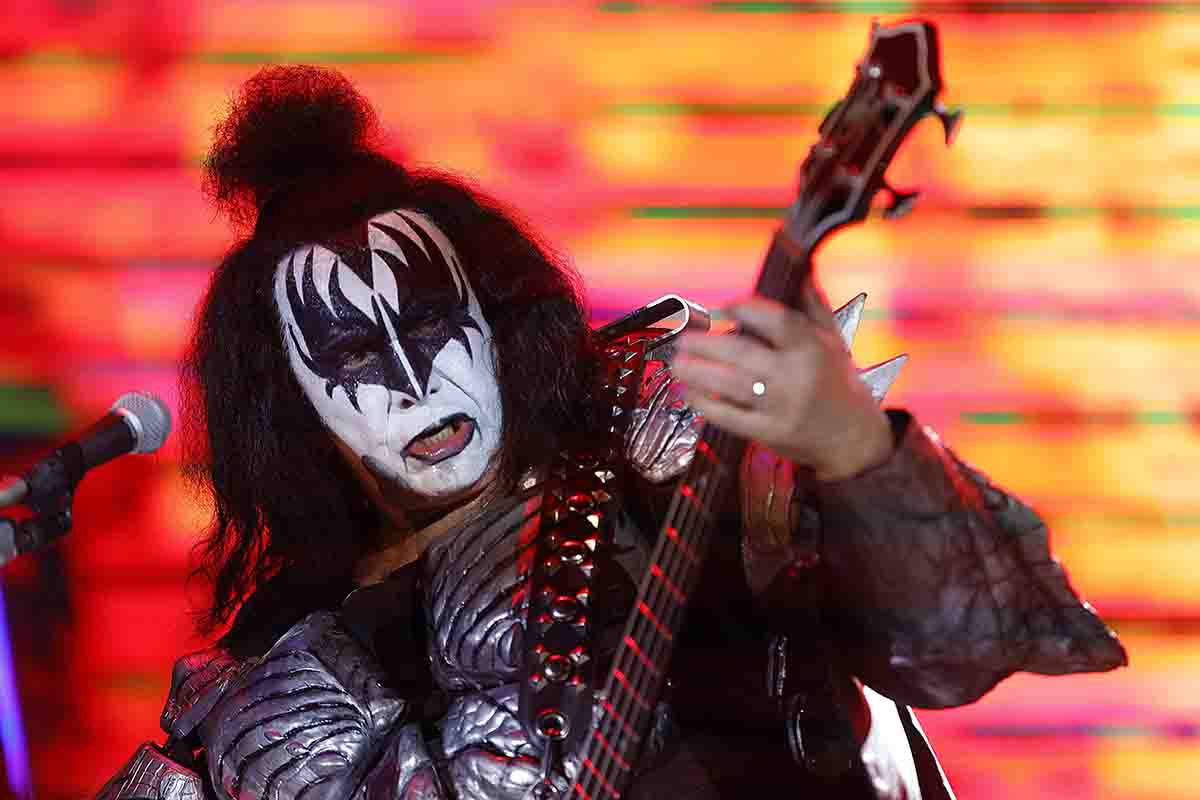 Gene Simmons, 74 anni, 50 dei quali nei Kiss