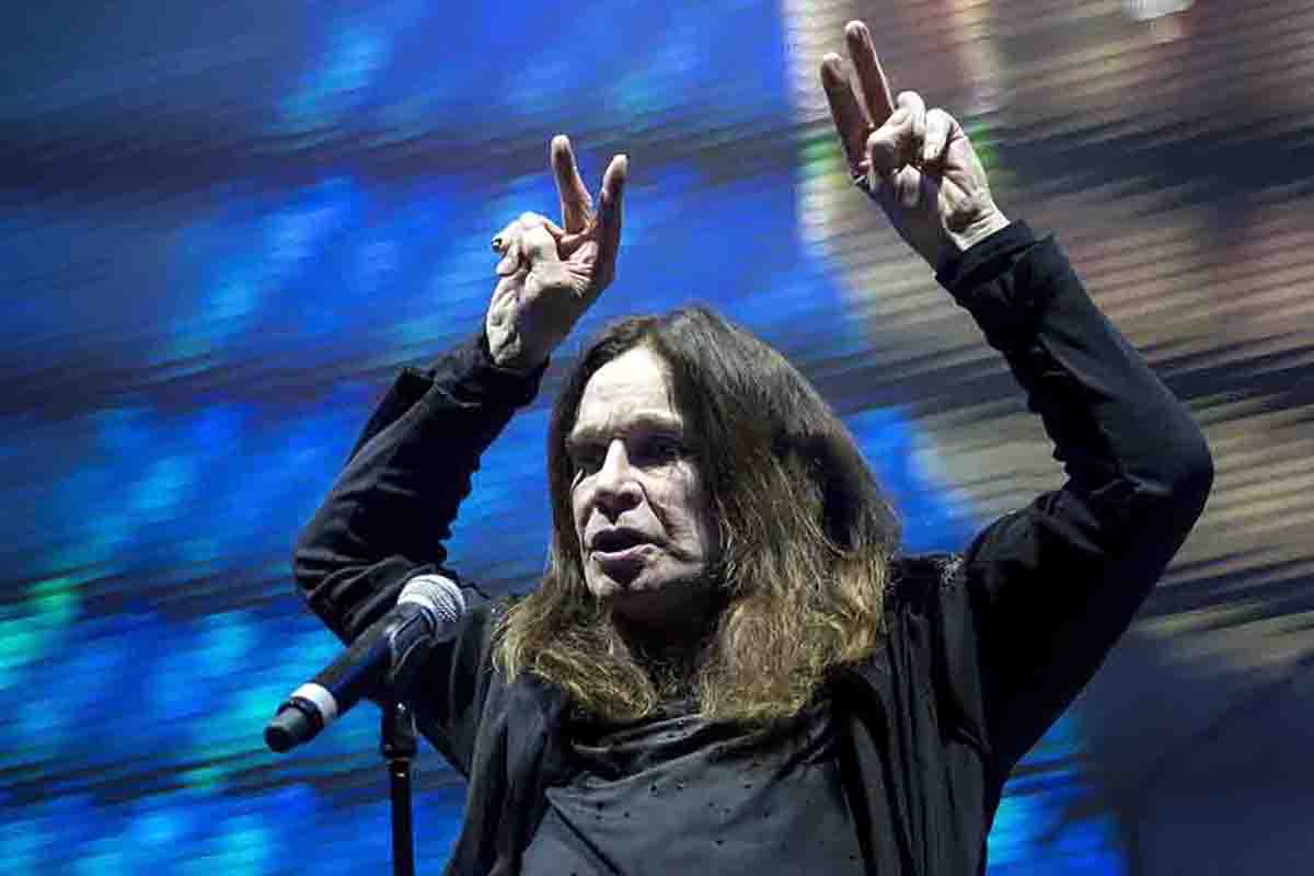 Ozzy Osbourne in una dlele sue ultime performance dal vivo