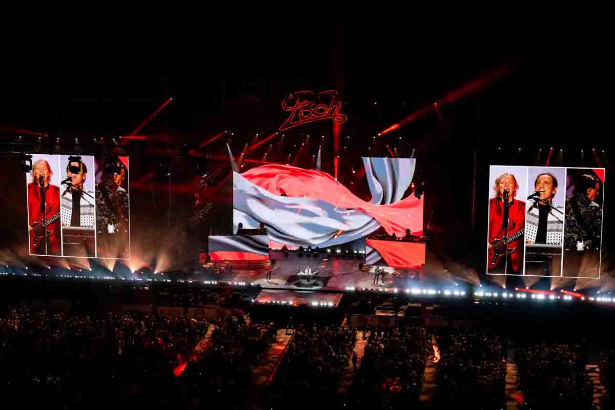 Il grande palco dei Pooh nel concerto di San Siro