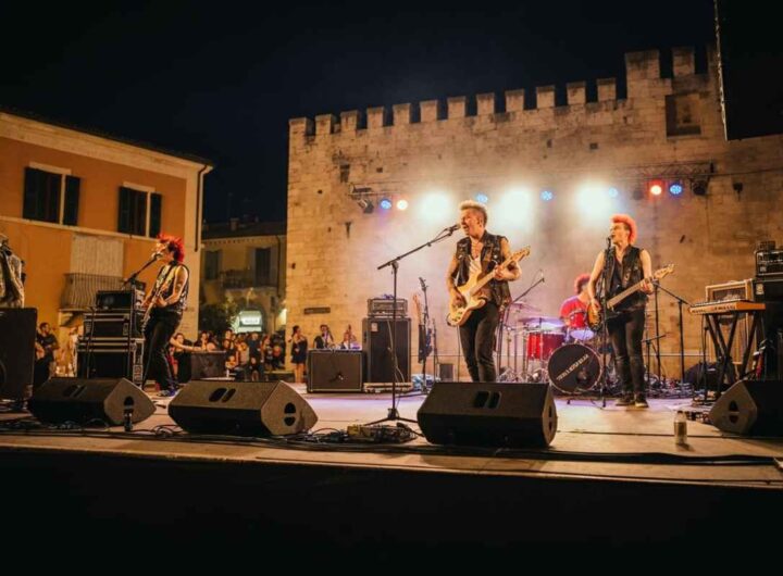 Rimini rivive gli anni '80 con il concerto dei CCCP in omaggio a Tondelli